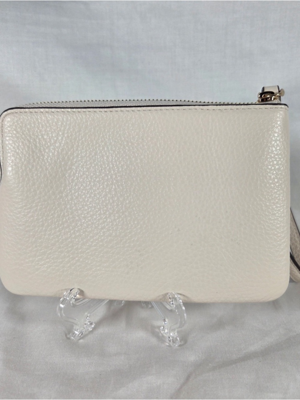 Coach Ivory Wristlet with Gold Heart Studs - Picture 2 of 6